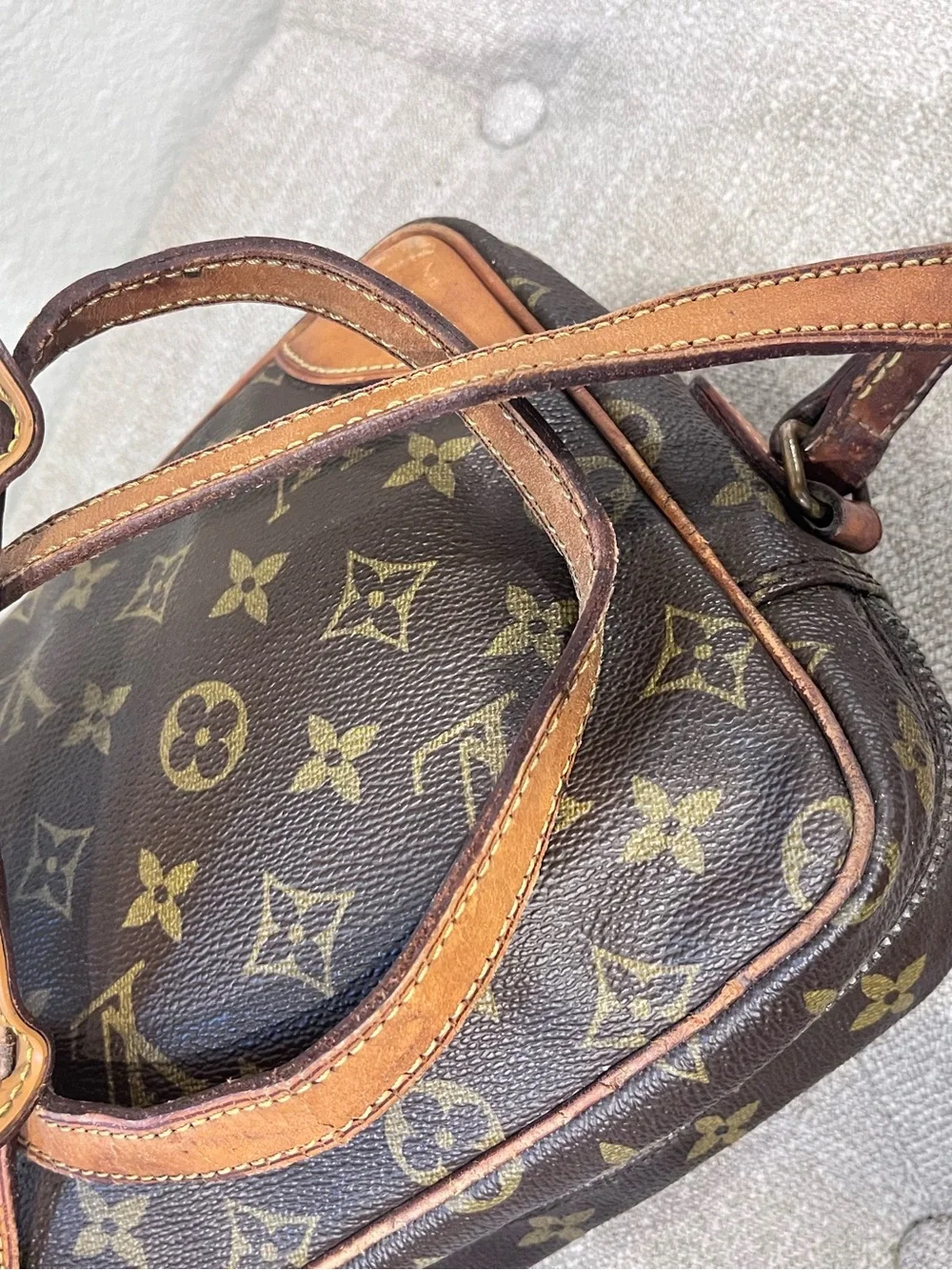 LOUIS VUITTON MONOGRAM UNISEX CROSSBODY BAG.